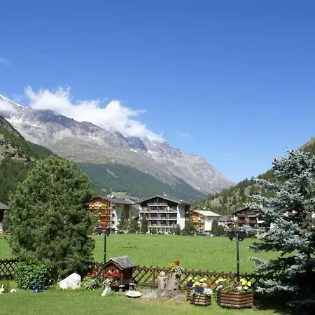 Saas-almagell Sleeps 7 Wifi Apartment
